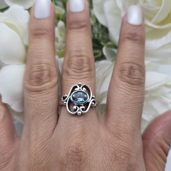 ❤️ DELICATE LOVE STERLING SILVER RING - Picture 4 of 13